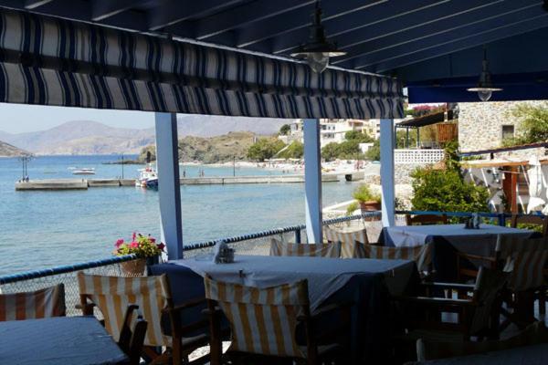 Themis Hotel Myrties Buitenkant foto