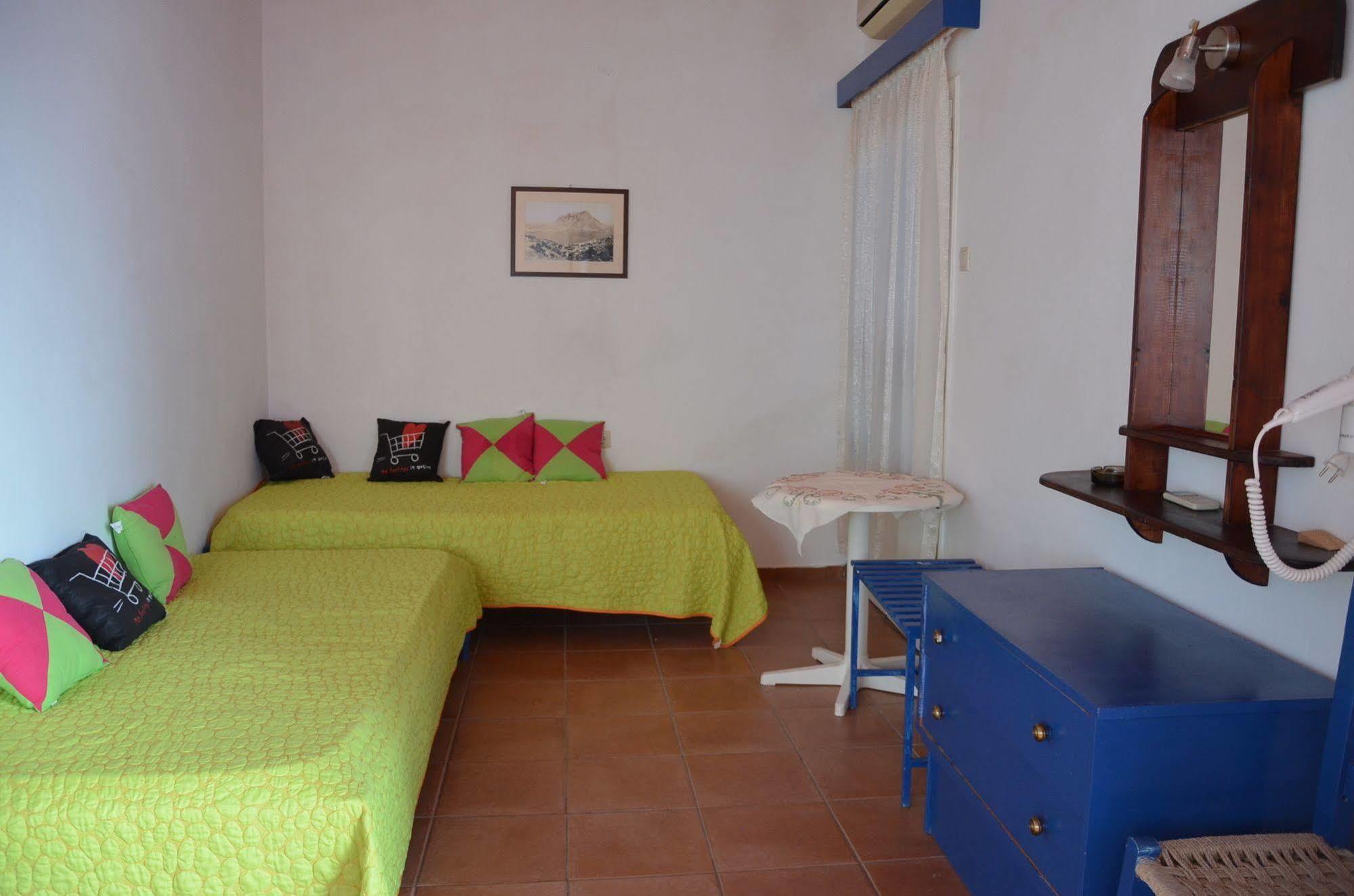 Themis Hotel Myrties Buitenkant foto